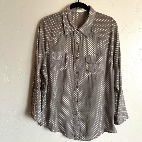 Blue Bird lightweight grey and white polka dot button up shirt - Picture 5 of 8